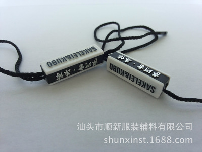 專(zhuān)業(yè)定制與現(xiàn)貨展示 汕頭順新服裝輔料之兩色燙金燙銀吊粒詳解